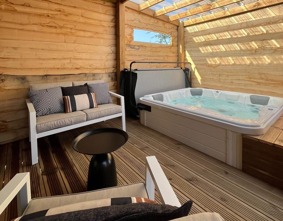 Premium Cabane Côté Nature avec Spa 35m² 5 P. (2 chambres) + Climatisation + Terrasse couverte et fermée