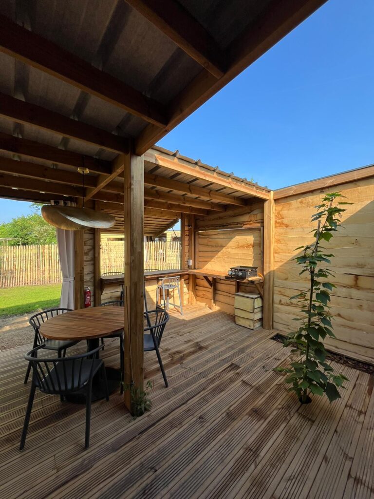 Premium Cabane Côté Nature avec Spa 35m² 5 P. (2 chambres) + Climatisation + Terrasse couverte et fermée